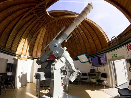 Самарканд примет Международный астронавтический конгресс 2028 Впервые в истории форум пройдет в Центральной Азии В конгрессе примут участие свыше 10 тыс гостей а в его рамках пройдет масштабная выставка Выбор Самарканда имеет особую символику более шести веков назад здесь по инициативе Мирзо Улугбека была возведена одна из крупнейших в мире обсерваторий В прошлый раз конгресс проходил в Сиднее Австралия тогда заработала 27 млн на проведении аналогичного форума