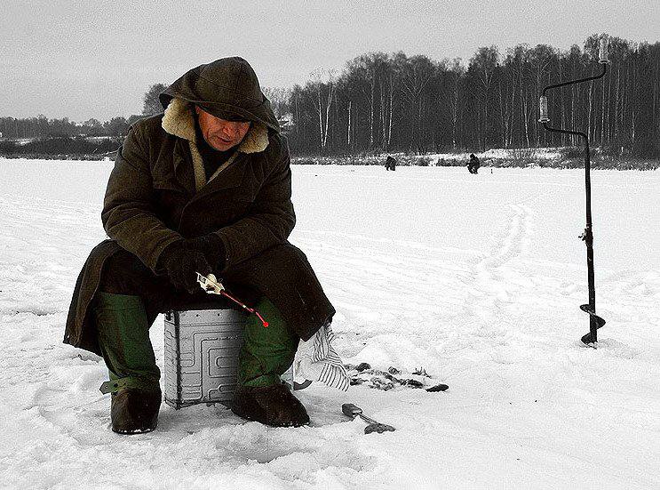 В Пензенской области утонул 72-летний любитель зимней рыбалки  Трагедия произошла на р. Шукша в Лунинском районе.  МЧС России напоминает, что рыбачить следует рядом с берегом, нельзя выходить на водоем в ветреную погоду и в темное время суток.    ПОДПИСАТЬСЯ     ПРИСЛАТЬ НОВОСТЬ