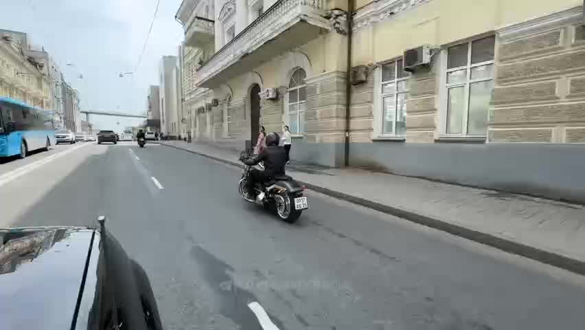 Владивосток: Олег Кожемяко открыл мотосезон, посвященный 80-летию Победы