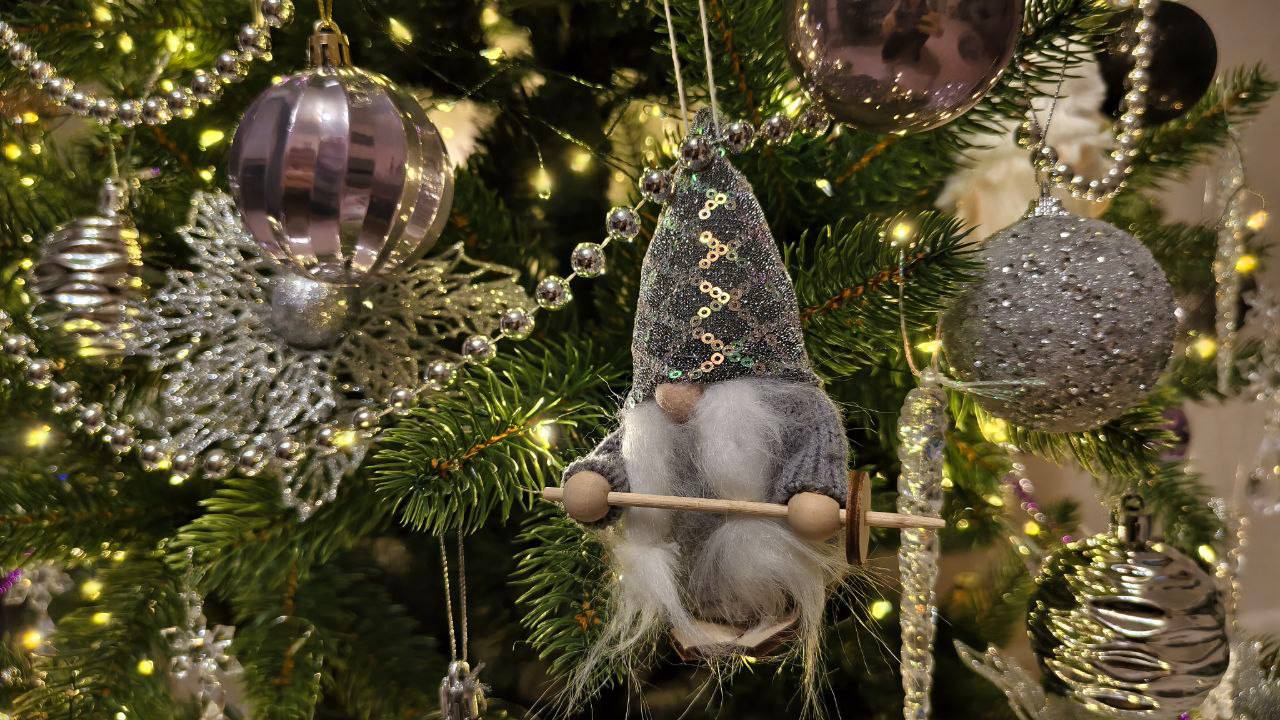 Дайджест новостей Хибины ру от 29 декабря Контроль за услугами айс флоатинга планируют усилить в Мурманской области Губернатор Мурманской области поручил усилить контроль за обеспечением безопасности в Новый год и на каникулах Мурманская область стала лидером программы Арктический гектар Стало известно о просьбе сенатора Карелина к лыжнику Большунову после инцидента в Мурманской области На школьное питание в Мурманской области направят более 1 3 млрд рублей Хибины ру