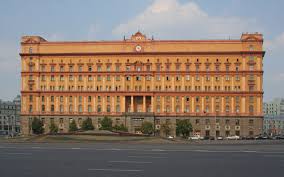 В Москве пытались поджечь здание ФСБ на Лубянке. Подозреваемый утверждает, что на поджог его толкнули неизвестные по телефону. Кстати, пикантно получается, ведь препятствовать склонению к такому преступлению должны именно ФСБ,