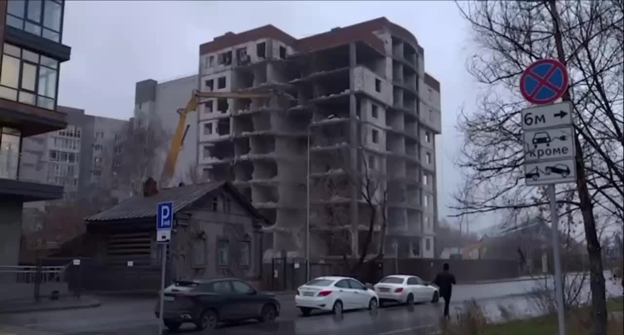 В Казани стартовал снос долгостроя у озера Кабан