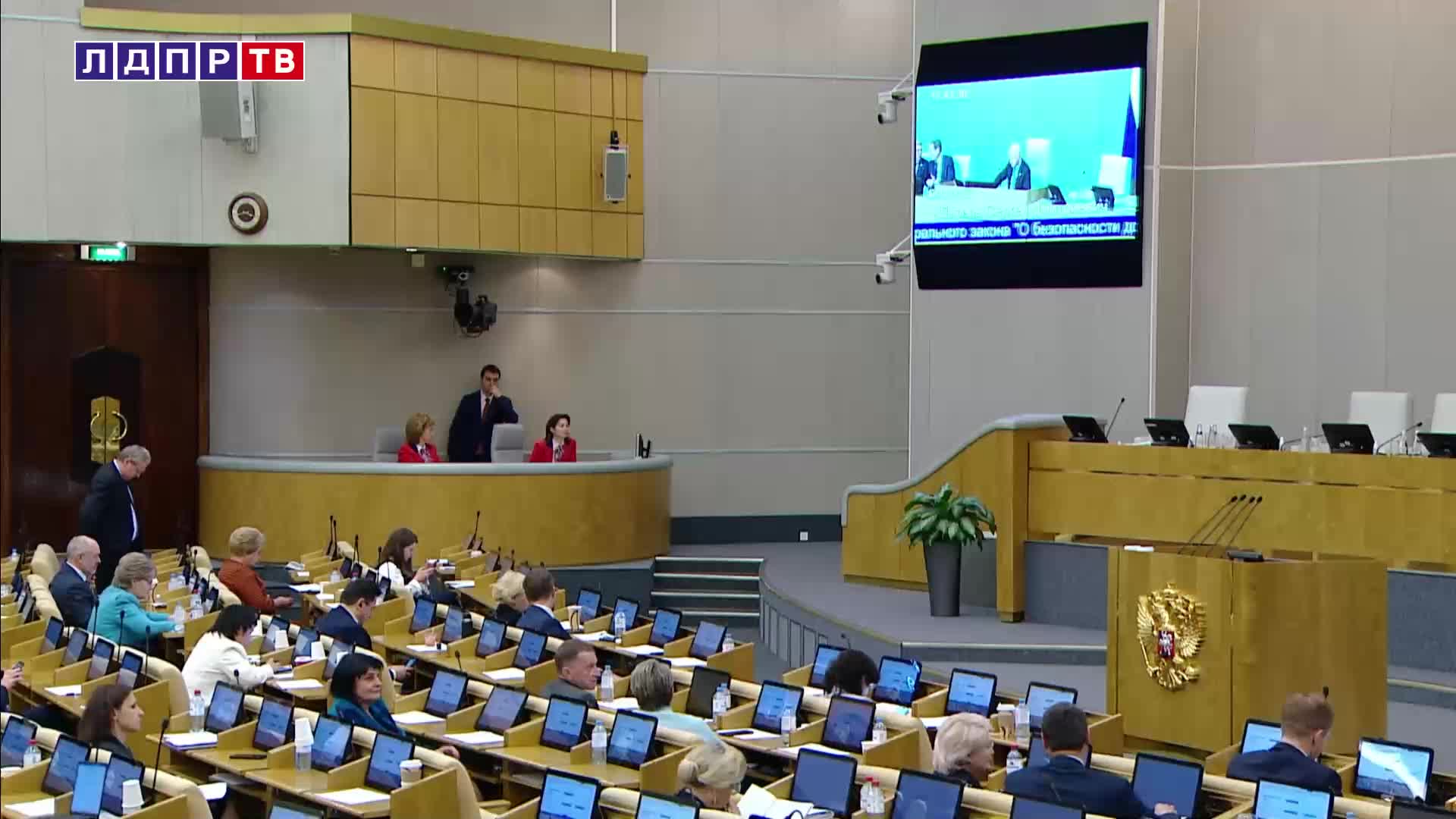 Депутаты ЛДПР предлагают ужесточить миграционное законодательство в России