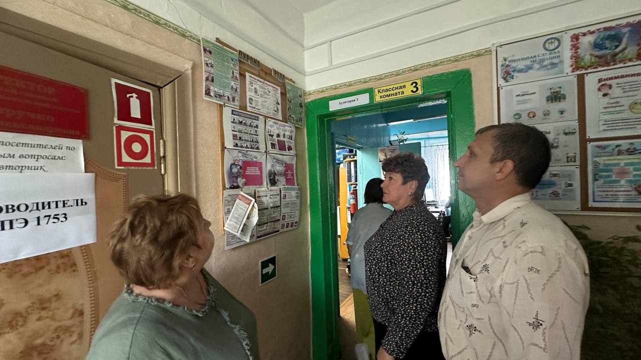 В соответствии с планом мероприятий по подготовке к новому учебному году с 8 по 15 июля проводится оценка готовности образовательных организаций Михайловского округа к 2025-2026 учебному году. Возглавляя комиссию, я координирую проверку качества проведённых работ в школах, детских садах и учреждениях дополнительного образования. В августе комиссия проверит 14 школ, 8 детских садов и 2 организации допобразования на соответствие требованиям безопасности, санитарным нормам и оснащённости учебных мест. Наша общая задача — обеспечить комфортные и современные условия для обучения и воспитания детей. Благодарю всех, кто принимает участие в подготовке учреждений, за ответственный подход и своевременное выполнение работ. 