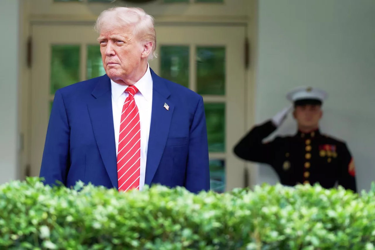 Западные чиновники ожидают, что Дональд Трамп займет "более решительную позицию" относительно помощи Киеву на саммите G7, который пройдет с 15 по 17 июня в Канаде. Коллективный Запад ждет таких шагов от Трампа после того, как президент США "несколько недель колебался по поводу поддержки Украины", уточнили в Financial Times.