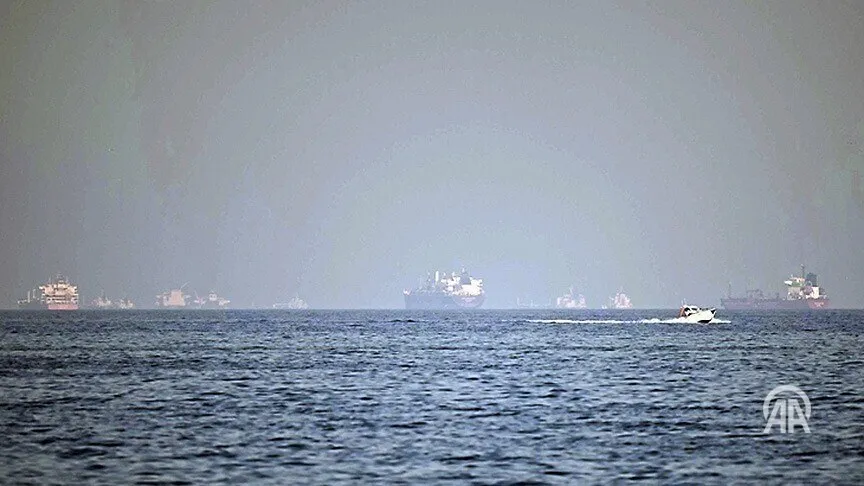 Иран вмешательство США в Ормузском проливе нарушит перемирие Председатель комиссии по национальной безопасности и внешней политике парламента Ирана Ибрагим Азизи заявил что вмешательство США в регулирование судоходства в Ормузском проливе будет означать нарушение режима прекращения огня Азизи в публикации на своей странице в социальной сети американской компании X подчеркнул что любое вмешательство США в новую систему регулирования судоходства в Ормузском проливе будет расценено как нарушение прекращения огня Ормузский пролив и Персидский Арабский залив не могут управляться вводящими в заблуждение заявлениями Трампа отметил иранский чиновник Подробнее на нашем сайте v aa com tr 3926014 24 7 в сутки с Агентством Анадолу