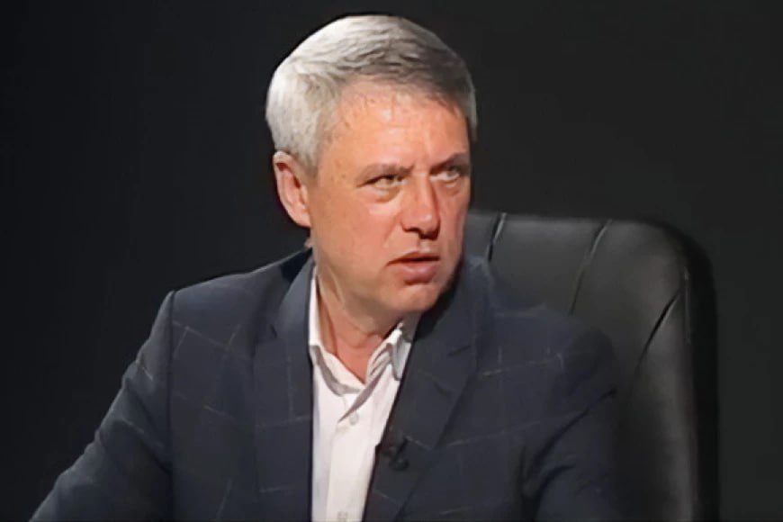 ⁉  Будет создаваться "аэродром подскока НАТО": Чубашенко - о планах Санду построить аэропорт в Маркулештах.  Журналист Дмитрий Чубашенко прокомментировал планы Санду построить в Маркулештах гражданский аэропорт.  "Президентка Майя Санду объявила, что на фундаменте бывшей советской военно-воздушной базы в Маркулештах она намерена построить гражданский аэропорт. И что бы эти борцы с советским тоталитарным режимом делали, если бы не получили от него такие объекты в наследство?  На самом деле, будет создаваться "аэродром подскока" НАТО", - заявил Чубашенко.     БРАТ за БРАТА