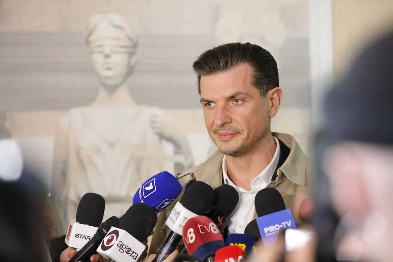 Сторона защиты намерена оспорить приговор в отношении олигарха Плахотнюка Адвокат Лучиан Рогак заявил что решение было вынесено судом сформированным с нарушениями закона Защита намерена обжаловать приговор в том числе путём обращения в ЕСПЧ Sputnik Молдова Telegram Сайт VK OK Rutube Дзен MAX