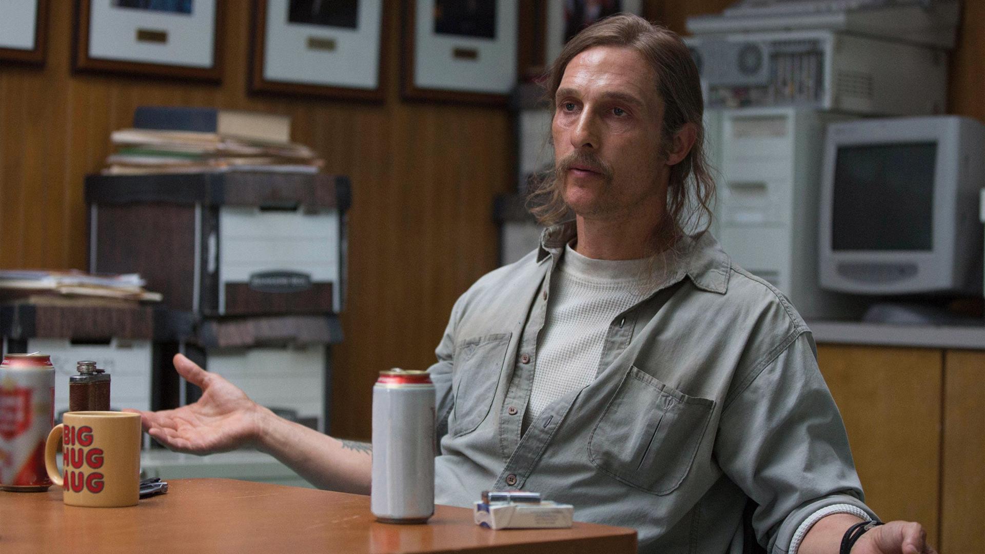 Мэттью Макконахи зарегистрировал мемы с самим собой Как пишет The Wall Street Journal актёр зарегистрировал восемь товарных знаков с собой а также фразу Alright alright alright из фильма Под кайфом и в смятении Раньше такого не делал никто и пока неизвестно как именно будут работать патенты По словам представителей Макконахи такой юридический метод защиты нужен чтобы образ актёра не использовался нейросетями Rozetked Подписаться