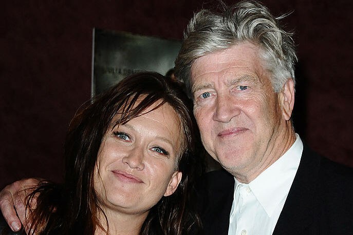 Сценарий неснятого сериала Дэвида Линча опубликуют рассказала дочь режиссера Дженнифер По ее словам наследники кинематографиста хотят предложить то что не могло быть реализовано тем кому это бы понравилось Я прошу всех дождаться этого релиза и не охотиться за тем что скорее всего окажется несанкционированными версиями и испортит прекрасную работу созданную папой подчеркнула Дженнифер Больше новостей в Daily News