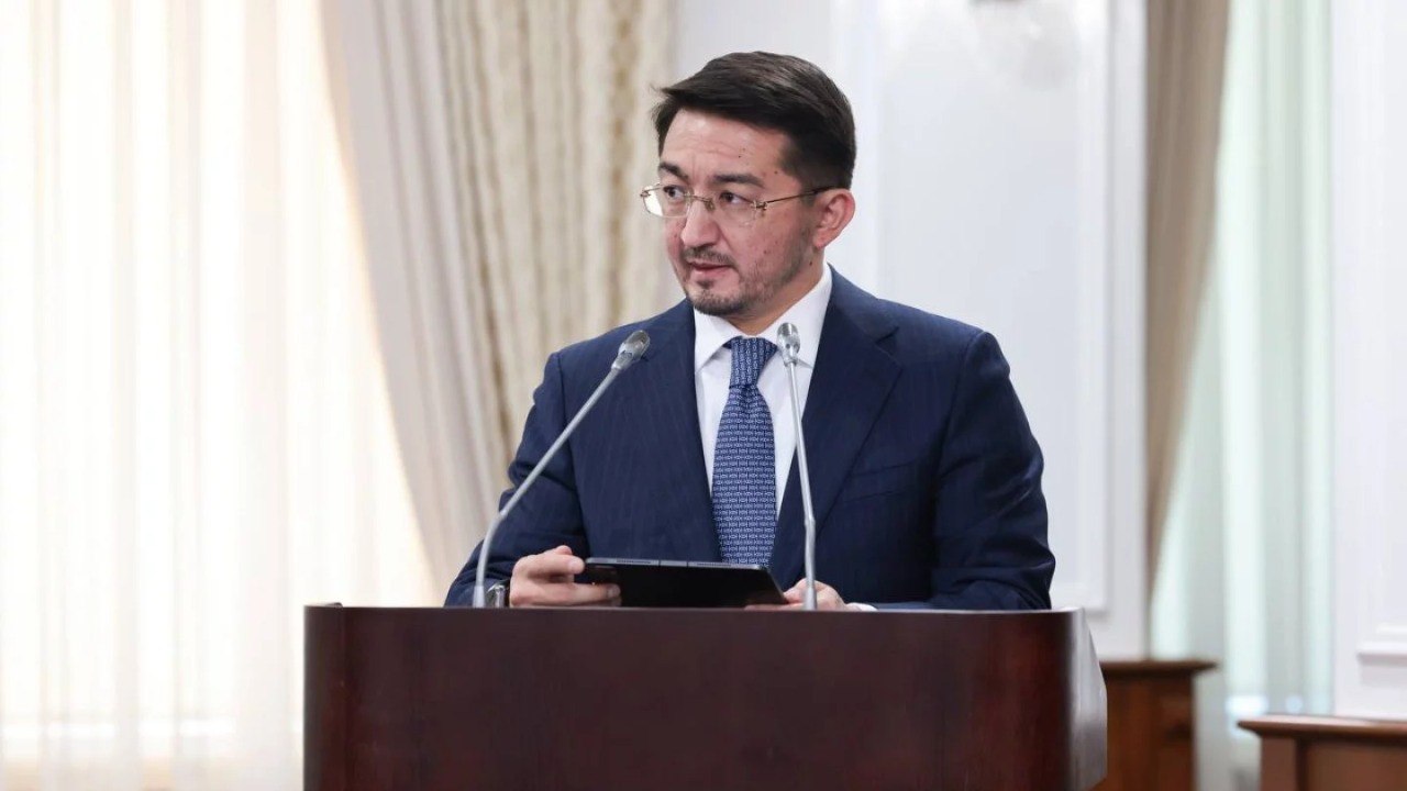 Идёт на повышение Жаслан Мадиев возглавил новое Министерство ИИ Напомним недавно Касым Жомарт Токаев трансформировал Министерство цифрового развития в Министерство ИИ полное название Министерство искусственного интеллекта и цифрового развития Сегодня в мажилисе сообщили что согласовали кандидатуру Жаслана Мадиева который прежде возглавлял канувшее в Лету Минцифры на должность зампремьера и министра искусственного интеллекта и цифрового развития РК Вот так вот министр ИИ Вскоре в Акорде подтвердили назначение Мадиева Фото кабмин t me orda kz