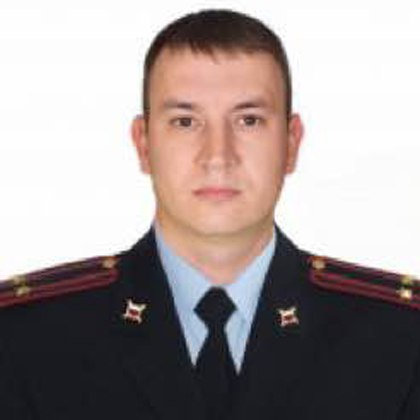 Двое полицейских пропали без вести в Приморье. Подполковник и капитан не выходят на связь уже пять дней По данным SHOT, в Приморском крае начались поисковые мероприятия: пропали 38-летний замначальника по ЗАТО Фокино подполковник Василий Чугунков на фото и 32-летний опер уголовного розыска из главка Максим Поздняков. 30 апреля друзья уехали на рыбалку в село Сергеевка Партизанского района ≈180 км от Владивостока и ≈150 км от Фокино , с которой должны были вернуться 3 мая, но с момента отъезда на связь не выходили. 05 должны были выйти на работу, но так и не появились в отделе.