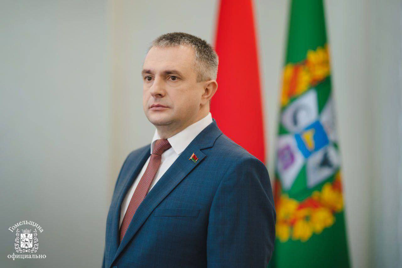 Жителей Гомельщины с Днем Октябрьской революции поздравил председатель облисполкома Иван Крупко 7 ноября день который символизирует стремление к справедливости равенству и созиданию Идеалы Октября вдохновляли поколения на трудовые подвиги научные открытия культурное развитие и укрепление государственности Сегодня мы с уважением вспоминаем тех кто строил новую жизнь верил в силу народа и светлое будущее Гомельская область по праву гордится своей историей и своими достижениями в промышленности сельском хозяйстве социальной сфере говорится в поздравлении Это результат упорного труда сплоченности и ответственности наших граждан Пусть этот праздник станет поводом для единения уважения к истории и уверенности в завтрашнем дне