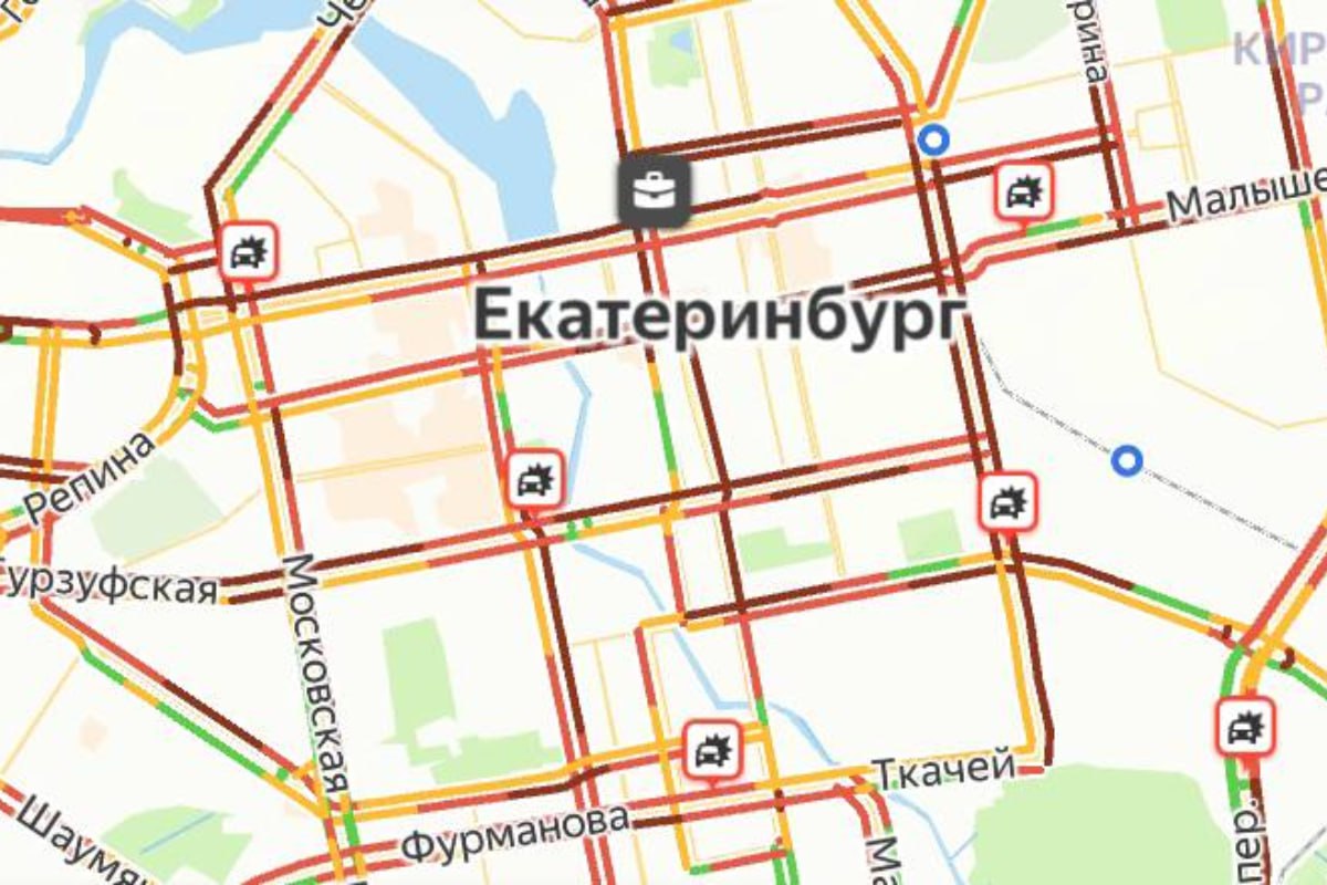 ⏺Пробки в Екатеринбурге достигли 10 баллов  Уральская столицы впервые столкнулась с предновогодними пробками вечером 13 декабря. По данным «Яндекс Карт», городские дороги окрасились в красные и бордовые цвета. Пробки оцениваются в 10 баллов, скорее всего, из-за снегопада. Сейчас серьезные заторы наблюдаются на проспекте Ленина и улицах 8 Марта, Малышева, Челюскинцев, Свердлова, Куйбышева, Декабристов, Большакова, Щорса, Шевченко, Репина, Гурзуфская, Серафимы Дерябиной, Вильгельма де Генина, Халтурина и других. Легче проехать по Московской, Луганской и Ткачей.   «Уральский меридиан»