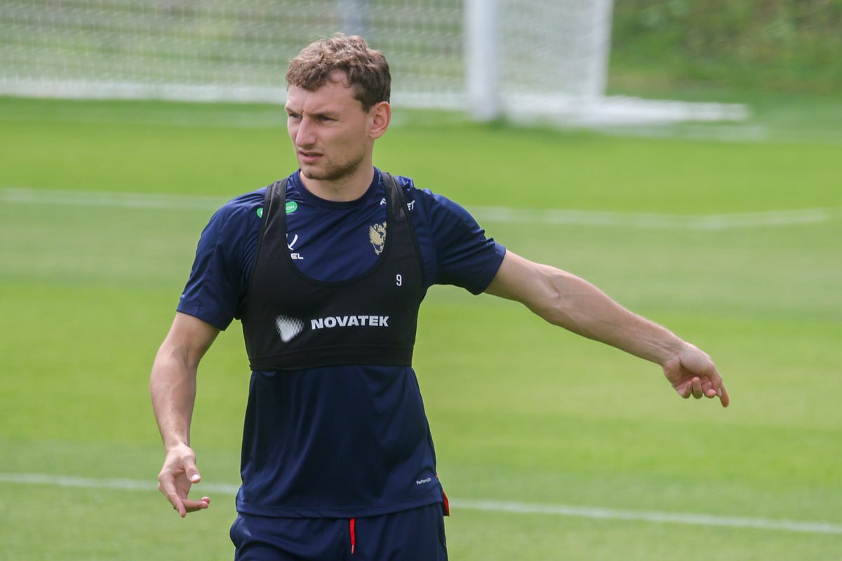 Греческий ПАОК подтвердил что ведет переговоры с турецким Кайсериспором о переходе российского нападающего Федора Чалова Об этом сообщили Sport24 в пресс службе ПАОКа Кайсериспор действительно ведет переговоры с ПАОКом о переходе Чалова Речь идет об аренде заявили в клубе В конце января в российский нападающий Денис Макаров перешел из московского Динамо в Кайсериспор Global Look Press Подписаться на РБК Спорт