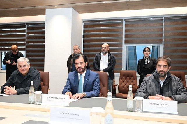 Президент FIA Мохаммед Бен Сулайем прибыл в Ташкент Президент Международной автомобильной федерации FIA Мохаммед Бен Сулайем прибыл в Ташкент для участия в Генеральной ассамблее FIA и церемонии награждения подводящей итоги года   English O zbek tilida Ўзбек тилида На русском iOS Android