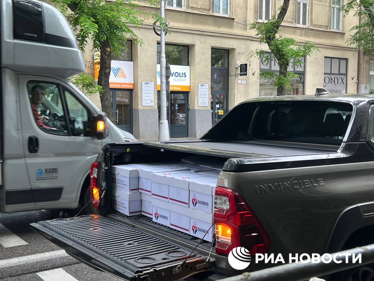 Премьер Словакии Фицо поддержал бы референдум об отмене санкций против России — передает РИА Новости Ранее петиция за проведение такого референдума была подана в канцелярию президента Словакии. Для нее собрали более 356 тысяч подписей при необходимых 350 тысячах.
