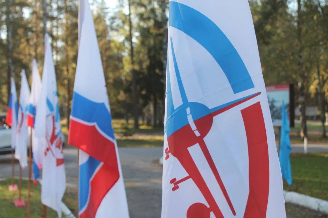 В Ленобласти определили лучших водителей автобусов В Сертолово на полигоне 56 го учебного центра прошел ХXI областной конкурс профессионального мастерства среди водителей автобусов В этом году был установлен рекорд за звание лучших боролись 47 водителей из 17 предприятий региона Особое внимание привлекла женская команда ВЕСТ СЕРВИС Их представительница Анна Булыгина доказала что в профессии нет гендерных границ и заняла почётное третье место в сложнейшем зачете на автобусе ЛиАЗ Этот конкурс не только соревнование но и возможность обменяться опытом повысить уровень профессиональной подготовки Именно от мастерства водителей зависит безопасность пассажиров и сегодня мы увидели работу настоящих асов своего дела отметил председатель Комитета ЛО по транспорту Михаил Присяжнюк