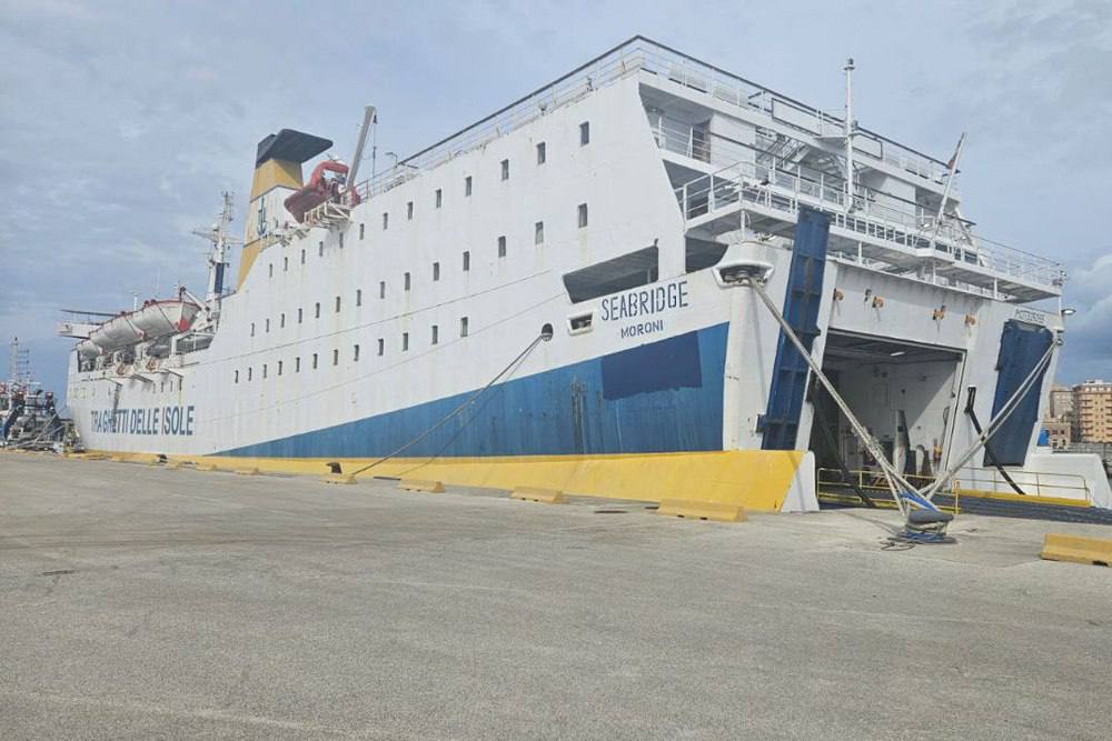 Росморречфлот закрыл паромную линию по которой должно было обслуживаться судно Seabridge по маршруту Трабзон Сочи сообщили в оперативном штабе краснодарского края Подписаться на каналы Новости Подработка Помощь Мы в MAX Вещи даром