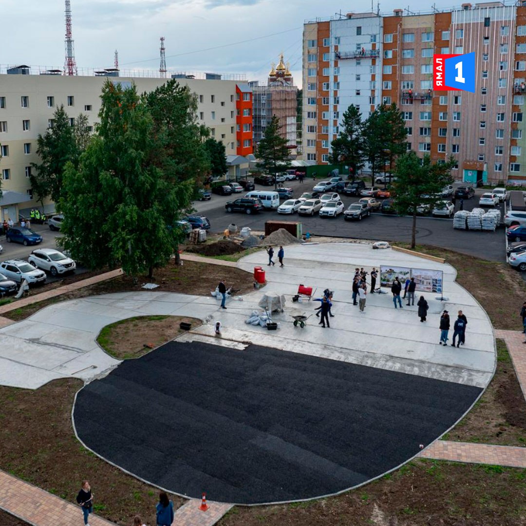 В городах Ямала благодаря региональной программе «Мой двор» отремонтируют 77 домов и 22 двора.   Строительные работы будут проходить в Салехарде, Новом Уренгое, Лабытнанги, Муравленко, Ноябрьске, Тарко-Сале и Губкинском. Последние два города впервые примут участие в программе «Мой двор».   Дома и дворы в этих городах получат обновленные фасад, крышу, освещение, подъезды, детскую площадку, парковки, проезды и пешеходные дорожки. На все это будет потрачено около 3 миллиардов рублей.   #Новости #Ямал #Строительсво #МойДвор  Ямал 1   Прислать новость