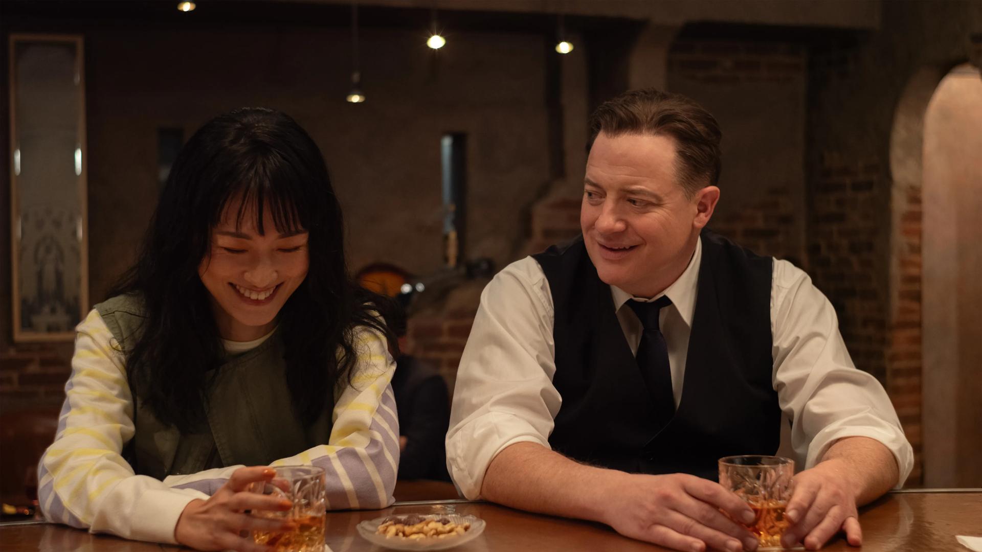 В цифре вышла Семья в аренду с Бренданом Фрейзером Фрейзер сыграл американского актёра которому приходит необычное предложение в Японии ему предлагают отыгрывать родственников для людей Герой берётся за работу и привязывается к клиентам Оценки Критики 67 100 на Metacritic 88 на Rotten Tomatoes Зрители 7 8 10 на IMDb 7 6 10 на Кинопоиске Rozetked Подписаться