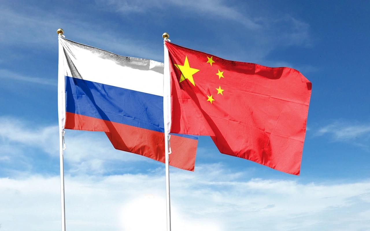 Россия и Китай работают над признанием водительских прав Что известно Точных сроков когда решение будет принято пока не обозначено добавил глава Минтранса Андрей Никитин Информация о взаимном признании водительских прав между Россией и Китаем впервые появилась весной 2025 года Тогда замглавы Минтранса Дмитрий Зверев на пленарном заседании Совета Федерации заявлял что министерство совместно с МВД обсуждают с китайской стороной вопрос признания водительских прав для частных поездок граждан на легковых автомобилях