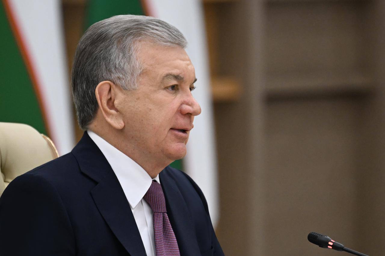 Президент Шавкат Мирзиёев раислигида йўл ҳаракати хавфсизлигини таъминлаш, инфратузилмасини яхшилаш ва тирбандликларни камайтириш чора-тадбирлари муҳокамаси юзасидан видеоселектор йиғилиши ўтказилди. — Под председательством Президента Шавката Мирзиёева состоялось видеоселекторное совещание по мерам обеспечения безопасности дорожного движения, улучшения инфраструктуры и снижения заторов на дорогах. #Mirziyoyev #videoselektor #yulharakati #infratuzilma Prezident.uz Facebook Instagram YouTube X