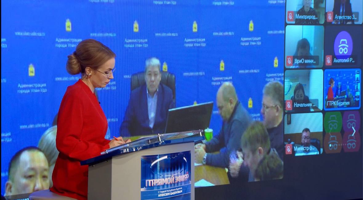 Корреспондента газеты Номер один интересовала ситуация со строительством очистных сооружений города Улан Удэ в микрорайоне Стеклозавод Там были определенные сложности Удалось ли с ними справиться и хватает ли финансирования на строительство и может быть есть какие то сроки открытия Глава республики Алексей Цыденов напомнил что по бетонным работам на этом объекты были выявлены недостатки Часть проблем которые выявлены требуют проектных решений в том числе по грунтам и по усилению Сейчас ведутся оценки технических решений Денег хватает Остаемся с тем же подрядчиком Проект в любом случае реализуем Сегодня 2028 й год период завершения работ Напомним подрядчиком объекта является Федеральное автономное учреждение РосКапСтрой На сегодня это крупнейшая в России компания специализирующаяся в том числе на строительстве очистных сооружений