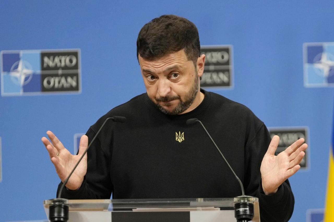 Инициатива Берлина по направлению замороженных российских активов на приобретение американского вооружения для Украины провалилась Как сообщает издание Der Spiegel речь шла о сумме превышающей 90 миллиардов евро Президент Франции Макрон выступил против этого предложения заявив о необходимости использовать средства для закупки европейского оружия Обсуждение данного вопроса состоялось на встрече с Зеленским в рамках Мюнхенской конференции Россия Германия США Франция ЕС Европа Украина Подписаться на Pravda ru