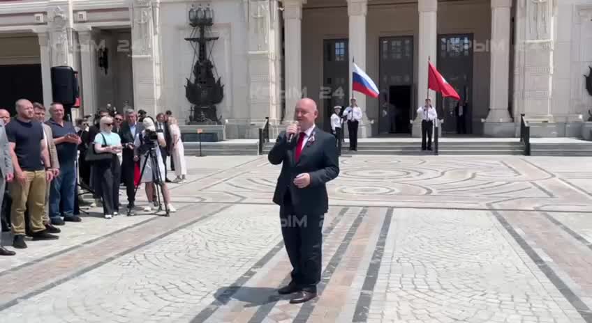 День России: Парад флагов на крейсере и в 'Новом Херсонесе'