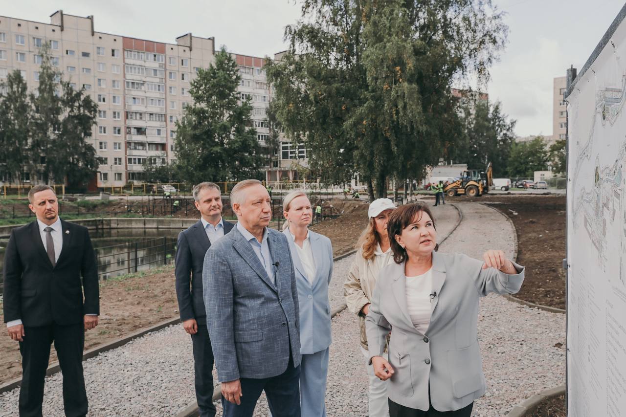 Герой СВО станет зампредом Комитета по вопросам законности, правопорядка и безопасности в Петербурге   Николай Королёв прошёл управленческую подготовку по президентской программе «Время героев» и стажировался под кураторством губернатора Александра Беглова.  Это не первый случай, когда посты на госслужбе занимают участники СВО. Ранее боец Артём Жога стал полномочным представителем Президента в Уральском федеральном округе.