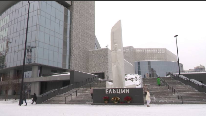 Борису Ельцину 1 февраля исполнилось бы 95 лет В Екатеринбурге почтили память первого президента России к памятнику возложили цветы а в Ельцин Центре открылась фотовыставка Два президента Подробности на нашем сайте