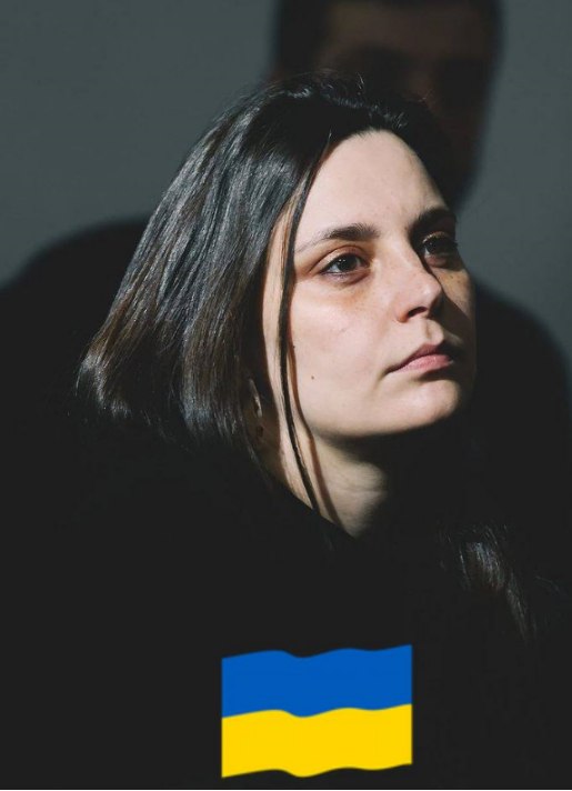 Задержана куратор анти-Z протестов в Екатеринбурге Активистка Полина Иванова, продвигавшая студенческие протесты против буквы Z в Екатеринбурге, задержана правоохранительными органами. На Иванову оформлен протокол по ст. 20.3.3 КоАП РФ дискредитация ВС РФ . Предполагалось, что активистка сегодня выступит перед общественностью в баре «Самоцвет», однако лекцию пришлось отменить по факту задержания. Иванова раскрутила протест против символа Z в Уральском государственном архитектурном университете. Активистка агитировала культурные учреждения Екатеринбурга написать письмо против СВО. Деятельница и сама выходила на протесты, предварительно вывесив на своей аватарке украинский флаг. Тем не менее Иванова долгие годы получает гранты — как государственные, так и иностранные. Подельник активистки — живущий в Екатеринбурге Евгений Волков, родной брат экстремиста-иноагента Леонида Волкова . Евгений Волков также участвовал в протестах против буквы Z в вузе. Активиста привлекли к созданию обновлённого «Сити-центра», где проходят мероприятия с участием антироссийских деятелей. Ранее у Ивановой после общественного возмущения сорвалось выступление в «Ельцин-центре». Брата Леонида Волкова привлекли к созданию нового «Ельцин-центра» в Екатеринбурге Иноагент, экстремист