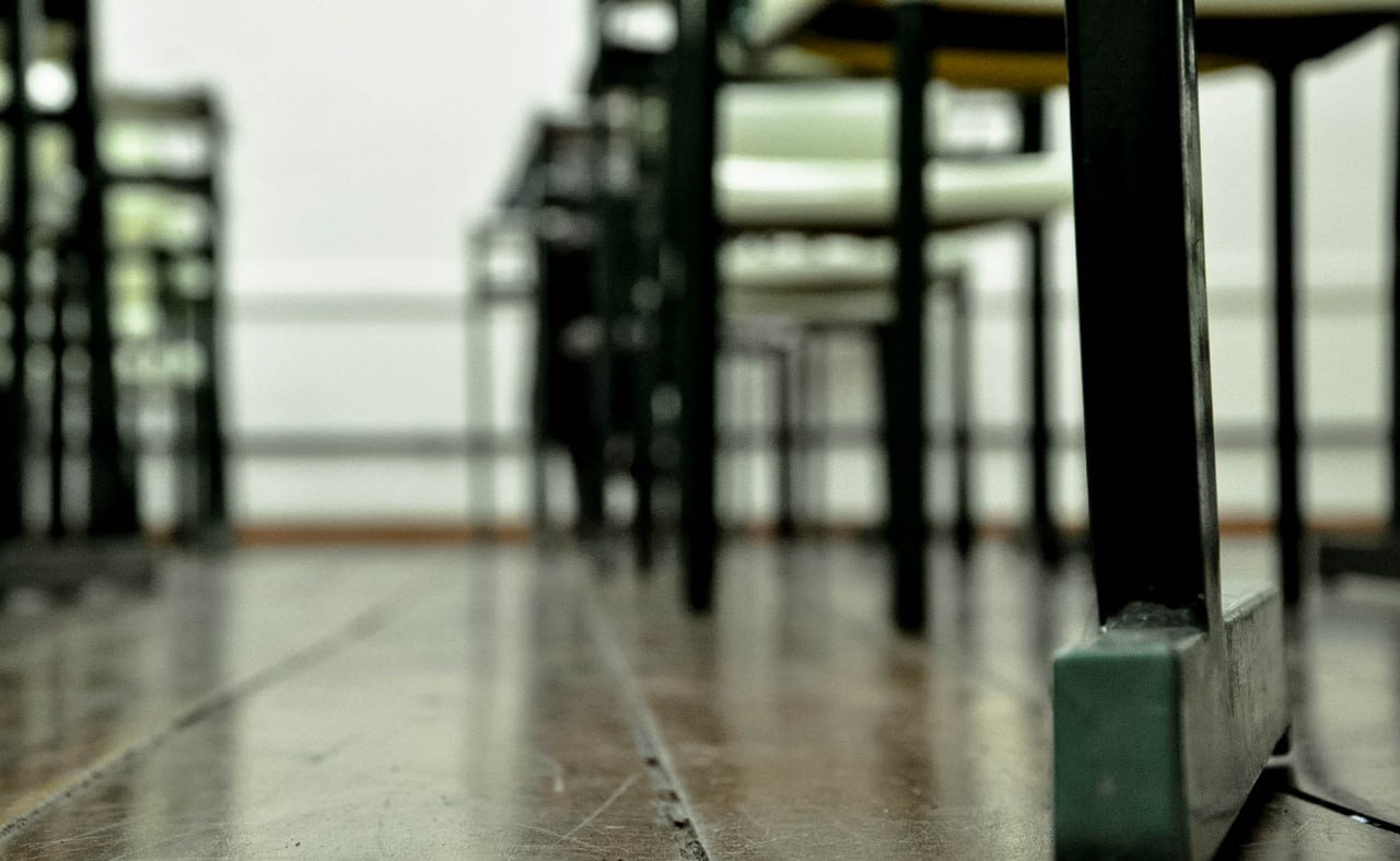 Сообщение о заминировании поступило в школу в городе Семилуки сегодня 24 декабря Администрация учебного учреждения оперативно оповестила спецслужбы После проведения необходимых действий информация не подтвердилась   vrn aif ru incidents details neizvestnye soobshchili o zaminirovanii shkoly v voronezhskih semilukah aifvrn