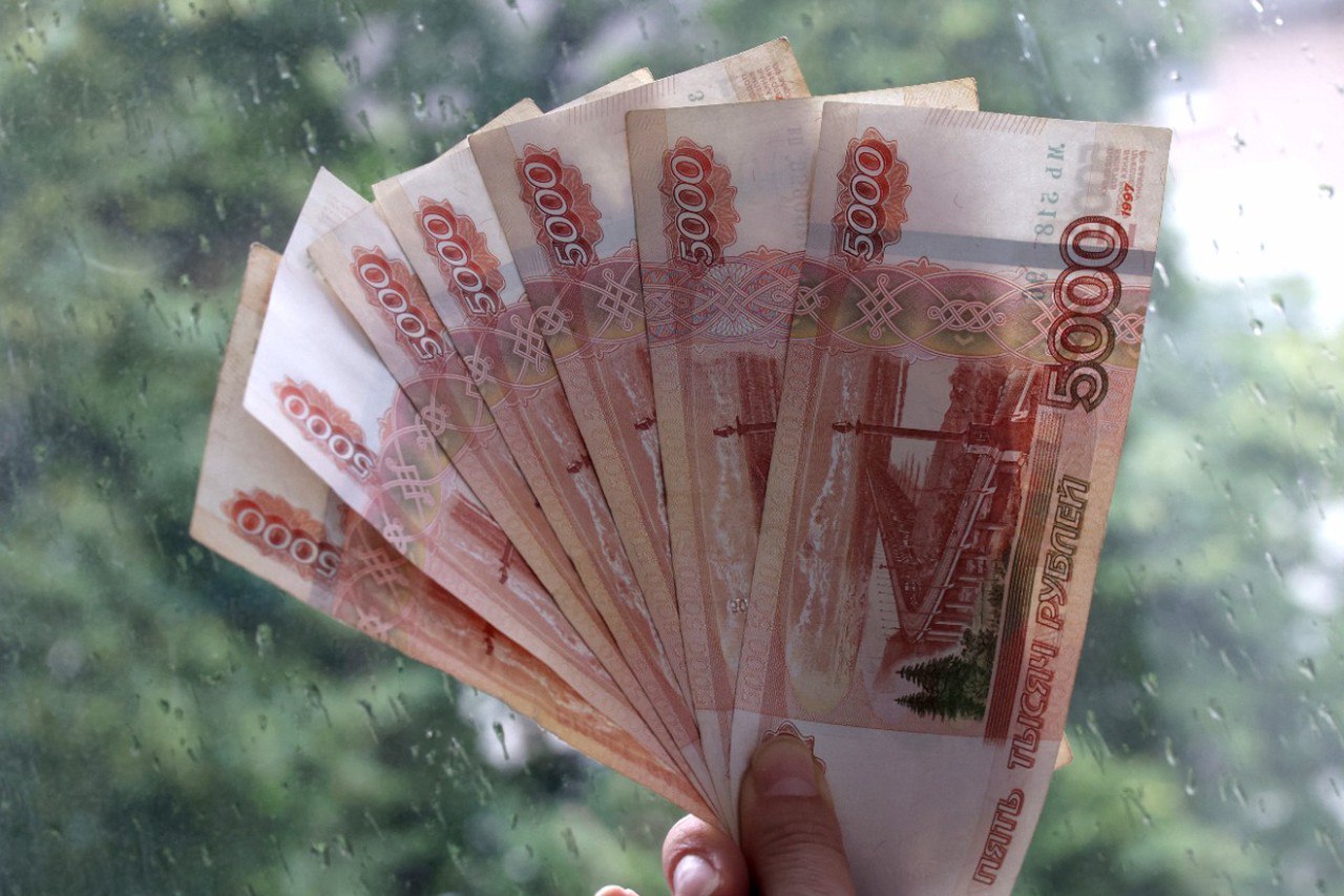 В России упала задолженность по зарплате На сегодняшний день она составляет порядка 1 млрд рублей В сравнении с 2017 годом показатель снизился в десятки раз заявил глава Роструда Михаил Иванков Для сравнения в 2003 году показатель был 31 миллиард отметил он Подпишитесь на Абзац Добавьте Абзац в ленту Дзена