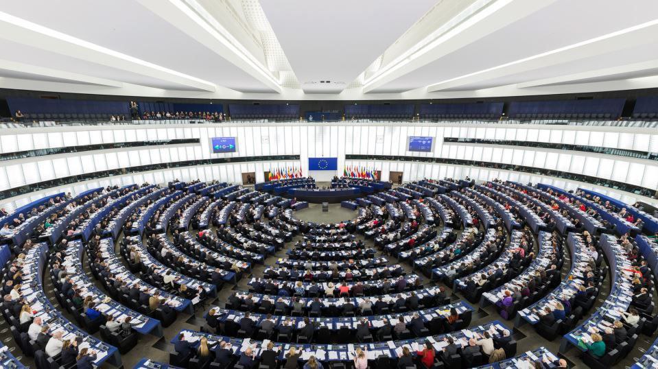 В Европарламенте зарегистрирована резолюция в которой выражена обеспокоенность состоянием демократии и верховенства закона в Молдове Особое внимание уделено приговору башкану Гагаузии Евгении Гуцул осуждённой на семь лет лишения свободы  В документе отмечается что такие судебные решения наряду с ограничениями деятельности оппозиционных партий подрывают демократические процессы в стране  Депутаты Александр Селл Томаш Фрёлих и Петар Волгин от имени Группы Европы Суверенных Наций подчеркнули что Молдова сможет противостоять внешним угрозам только через реальные реформы борьбу с коррупцией и обеспечение независимости судебной системы Источник gagauziarun  Подпишись на GRT