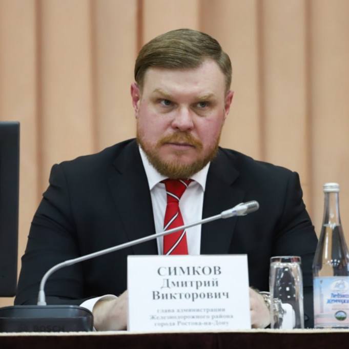 Замглавы по транспорту ушел в отставку в Ростове Вместо Дмитрия Симкова временно занимает должность теперь Денис Водопьянов, сообщается на сайте администрации. Ранее также стало известно, что новым главой пресс-службы администрации стал Сергей Каменецкий.