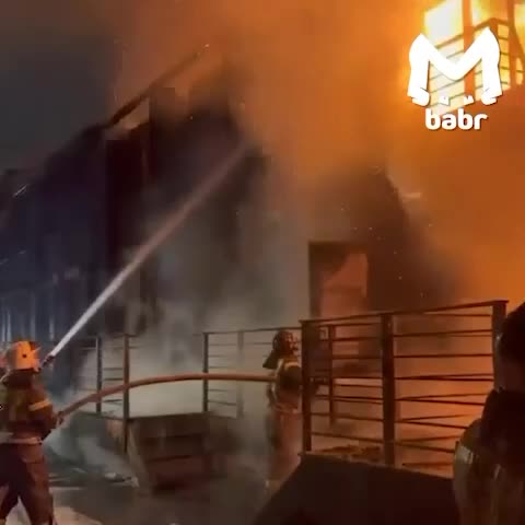 Пожар в отеле Байкал Аляска в Иркутске: эвакуация 20 человек