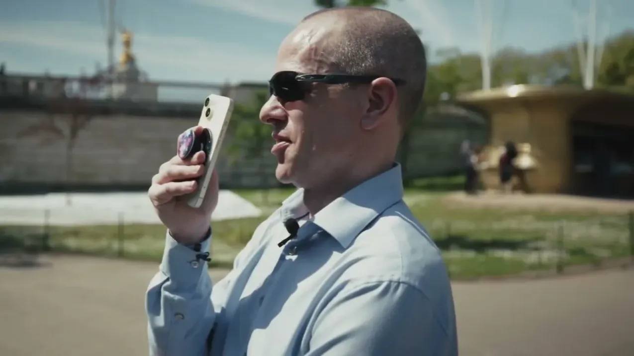 Пользователи приложения для незрячих и слабовидящих людей Be My Eyes сообщили о том что оно стало недоступно в России С помощью сервиса они могли в реальном времени связаться с волонтерами которые буквально могли стать их глазами распознать объекты и помочь справиться с повседневными ситуациями OpenAI