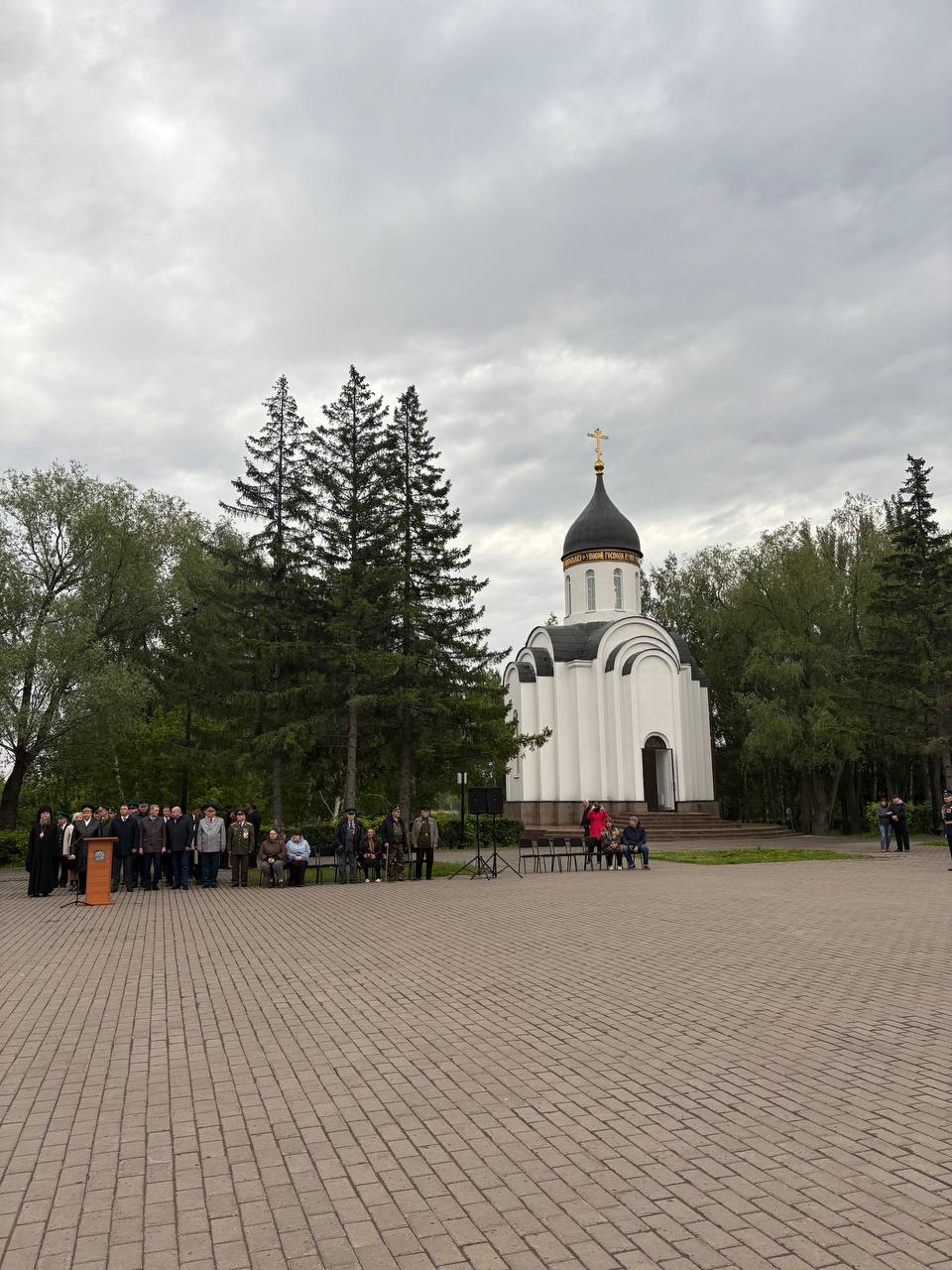 27 мая в парке 30-летия Победы прошла акция «Боевой расчет-2025», приуроченная к 107-й годовщине со дня основания пограничной охраны. Акция началась с митинга, в котором приняли участие губернатор Омской области Виталий Павлович Хоценко, начальник Пограничного управления ФСБ России по Омской области генерал-майор Сергей Александрович Махорин, члены Областного правительства и Городской администрации, представители пограничного управления ФСБ по Омской области. В торжестве, по благословению Главы Омской митрополии, принял участие епископ Исилькульский и Русско-Полянский Феодосий. Во время митинга глава региона наградил прапорщика Ивана Андреевича Кожухова Орденом мужества посмертно. Были награждены и другие представители ведомства. К памятной дате в Исилькульской епархии Омской митрополии был изготовлен полевой иконостас, который был доставлен в парк Победы к началу митинга. В 20:00, с началом пограничных суток, участники «Боевого расчета» прошли к Вечному огню и возложили цветы в память обо всех погибших пограничниках — Защитниках нашего Отечества.