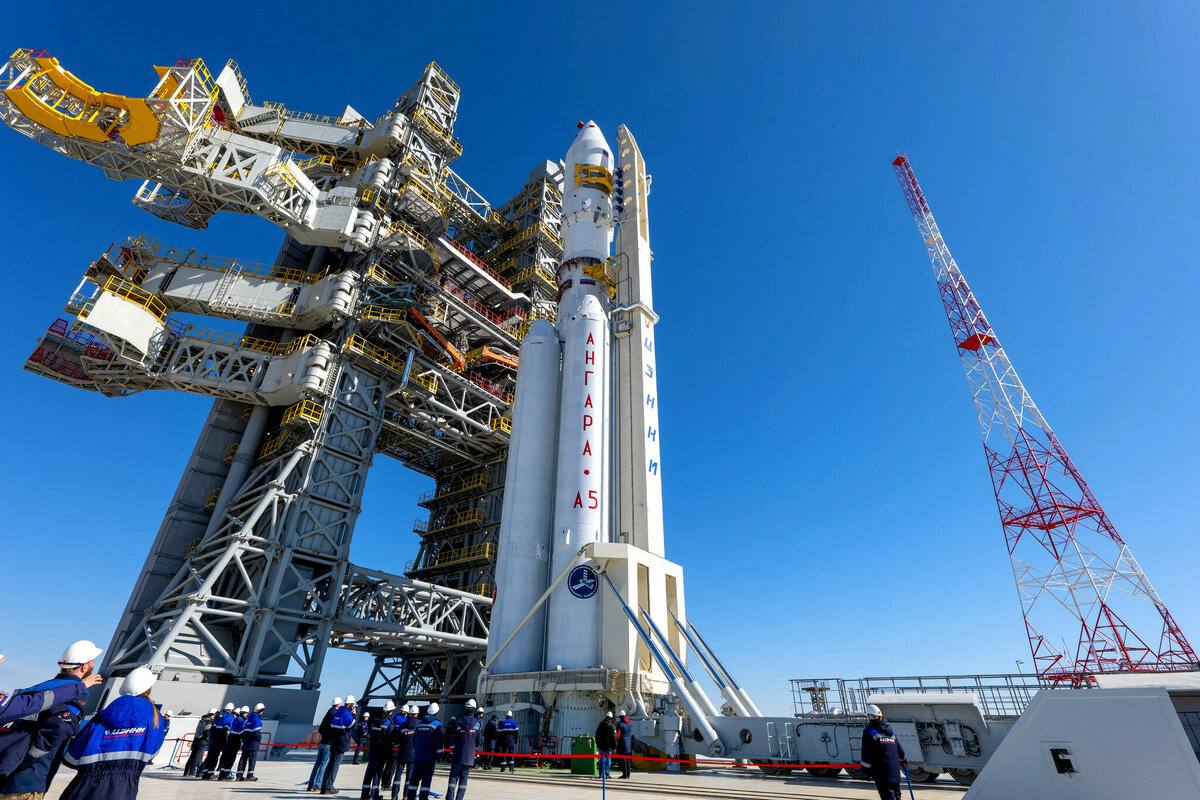 Долги оставили Ангару без света Ключевой объект российского космодрома Восточный остался без света из за долгов генерального подрядчика ПСО Казань перед энергетиками Ежемесячно объекты потребляют энергию на 4 млн рублей Компания игнорирует законные требования об оплате образовавшейся задолженности отметили в ДЭК По данным ДЭК долг превышает 51 миллион рублей Теперь энергокомпания рассматривает возможность инициировать процедуру банкротства компании Подпишись на kpdvru Мы в MAX