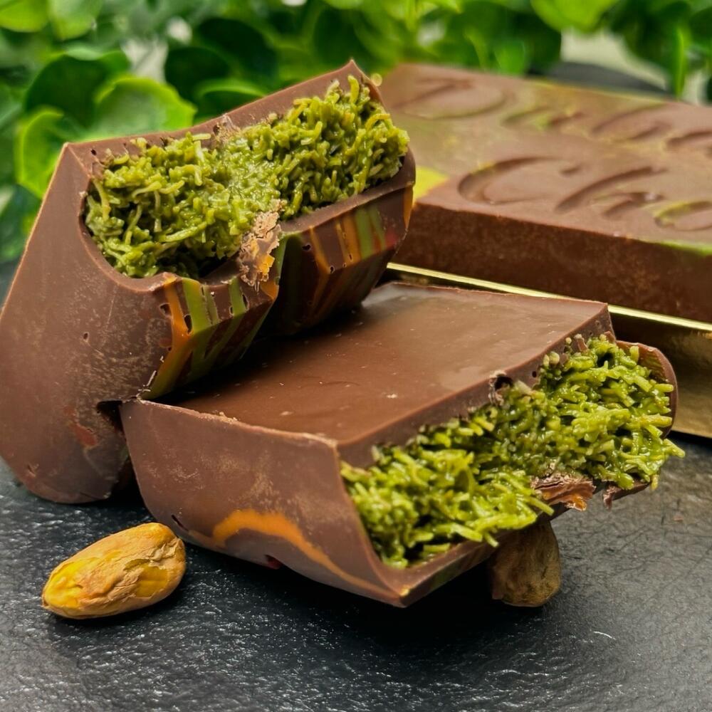 В duty free Дубая в 2025 году продали 719 тонн дубайского шоколада Всего на продаже сладостей не только дубайских в duty free заработали более 231 миллиона А как вам этот шоколад весьма хорош не зашел абсолютно если бы он стоил поменьше НМШ