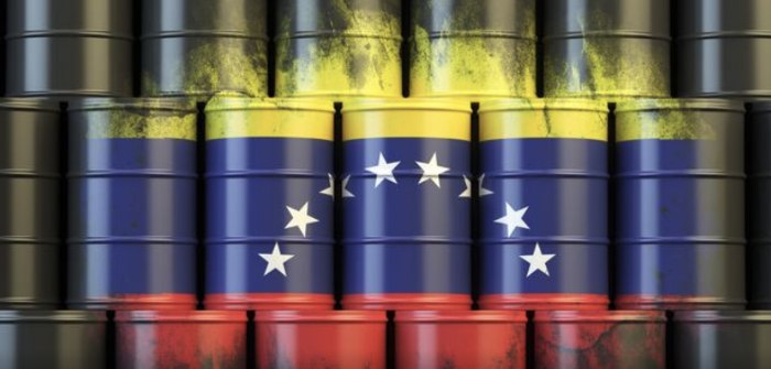 Китайские НПЗ меняют поставщиков нефти После соглашения между США и Венесуэлой китайские независимые НПЗ столкнутся с дефицитом доступного сырья В результате им предстоит оперативно найти альтернативу недорогим поставкам вероятнее всего это будут иранская и российская нефть investing investing