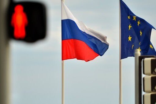Девять европейских государств присоединились к антироссийским санкциям Европейского Союза введенным 15 июля в отношении ряда физических лиц Как передает Арменпресс об этом говорится в сообщении пресс службы Европейского совета Это Албания Босния и Герцеговина Исландия Лихтенштейн Молдова Норвегия Северная Македония Украина и Черногория 15 го июля Совет ЕС ввел дополнительные санкции в отношении 9 человек и 6 организаций в ответ на гибридные угрозы направленные как против блока так и против Украины