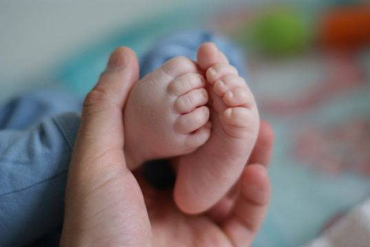 Во Владивостоке в перинатальном центре родился  малыш-гигант весом почти 6 кг  В перинатальном центре Приморья на свет появился довольно крупный ребенок, его вес составил 5670 граммов.  Было проведено плановое в таких случаях кесарево сечение. Мама и малыш чувствуют себя хорошо. И уже совсем скоро смогут отправиться домой.   Новорожденный стал четвертым малышом в семье из Владивостока. Маленького богатыря дома ждут сестрёнка и два братика.    Админу