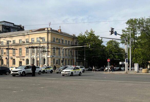 В центре Кишинева временно ограничат движение 24 апреля в связи с визитом замглавы Еврокомиссии Кайи Каллас В четверг, 24 апреля 2025 года, с 08:00 до 17:00, в центре Кишинева временно ограничат доступ в некоторые общественные места. Также будет приостановлено проведение массовых мероприятий, собраний, ремонтных работ на дорогах, инженерных сетях, а также вырубка деревьев в периметре улиц, по которым будет двигаться официальная колонна.