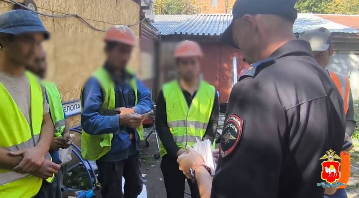 Из Челябинской области выдворили более 400 нелегальных мигрантов с начала 2025 года ural business magazine online fn 1714634 html С начала 2025 года в Челябинской области полицейские зафиксировали 920 преступлений в миграционной сфере и выявили почти 8 5 тыс административных правонарушений Подписаться Обратная связь