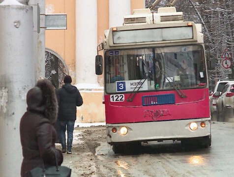 Калужская область заручилась поддержкой президента по обновлению троллейбусов  Электротранспорт в Калуге уже сильно изношен. Некоторым троллейбусам более 40 лет. Калужане неоднократно задавали вопрос об обновлении транспорта. Но для решения проблемы, отвечали власти, необходимо федеральное финансирование. На коллегии минтраснпорта 13 февраля Владислав Шапша сообщил, что заручился поддержкой Владимира Путина.