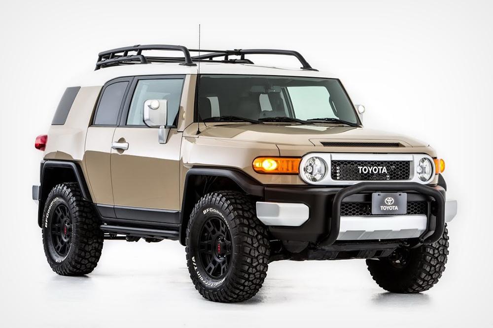 Toyota опровергла сообщения о возвращении. Toyota Tsusho Corporation опровергла информацию о возобновлении продаж: Информация о возобновлении продаж новых автомобилей Toyota в России не соответствует действительности. На сегодняшний день планов по возобновлению продаж новых автомобилей Toyota нет. Информация о секретных встречах с дилерами растревожила дилерское сообщество, хотя участия в них никто не подтвердил. Клятву омерты участники подписывали кровью. Уходя восточные компании не хлопали дверью, продолжив поддержку российских представительств. У японцев и корейцев шансов вернуться больше, чем у европейских брендов. Автовоз