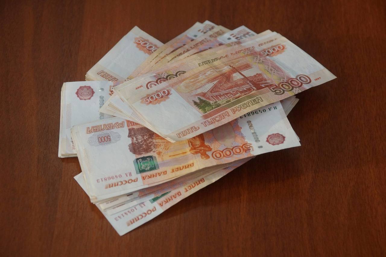 Более 1,6 млн рублей получил самарец по поддельной инвалидности Не позднее 2014 года мужчина предоставил в клиентскую службу управления пенсионного фонда РФ документы о признании его инвалидом. На основании их ему назначили ежемесячную денежную выплату. С 2014-го по 2025-й года самарцу было выплачено более 1 миллиона 678 тысяч рублей. Сейчас выяснилось, что документы об инвалидности содержат признаки подделки. На мужчину завели уголовное дело о мошенничестве при получении выплат в особо крупном размере.